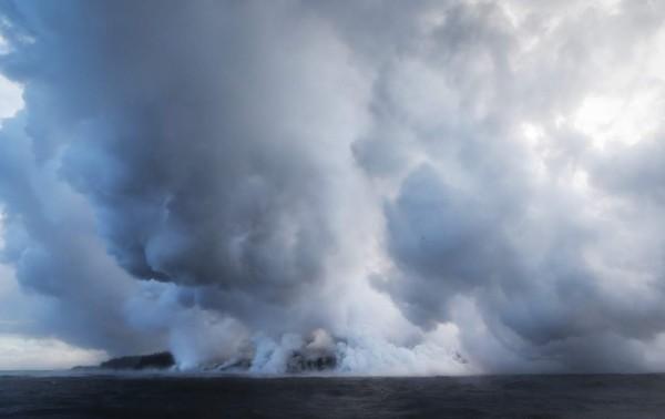 Las impactantes olas de lava del volcán Kilauea en Hawaii; hubo nube tóxica