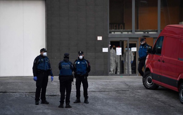 FOTOS: Por saturación en crematorios, Madrid convierte el Palacio de Hielo en morgue