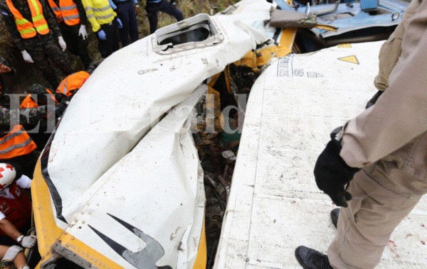 Las imágenes más estremecedoras del accidente de bus en salida al sur