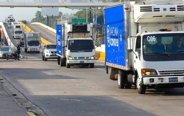 FOTOS: Así fue el traslado de 34 mil vacunas donadas por El Salvador