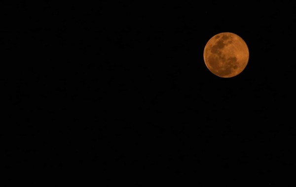 La hermosa luna que ilumina las noches de Tegucigalpa   