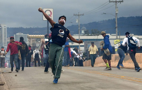 Violencia y represión en manifestación de simpatizantes de Alianza de Oposición