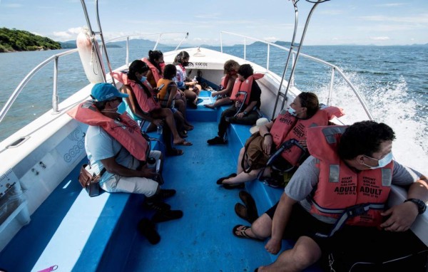 Maltrato, hambre y abusos sexuales, la oscura historia de la isla de los hombres solos (FOTOS)  