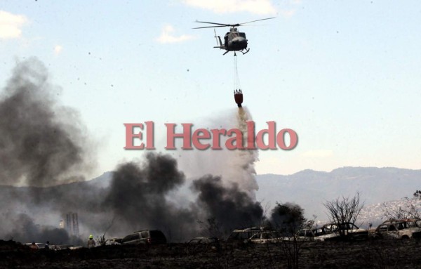 Las 15 fotos más impactantes del incendio que consumió al menos 400 vehículos en la DPI