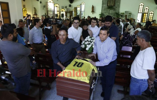 Familiares y amigos dan último adiós a Hernán García, un amante eterno del fútbol