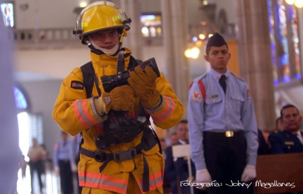 Bomberos rinden honor a la Virgen de Suyapa