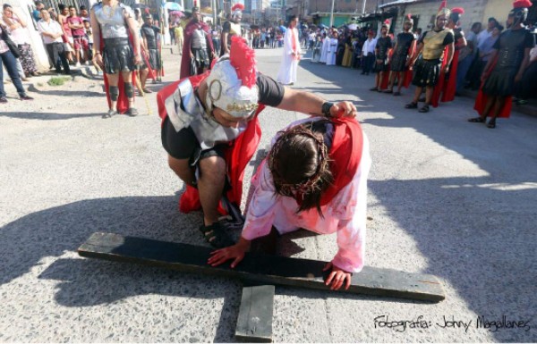 El espectacular Vía Crucis de Iglesia El Calvario que revive la pasión de Cristo