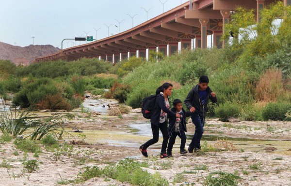 FOTOS: El dolor de los migrantes varados en la frontera para solicitar asilo en Estados Unidos