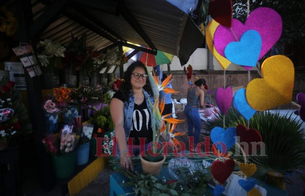 Peluches y besos: así se celebra San Valentín en Tegucigalpa (FOTOS)