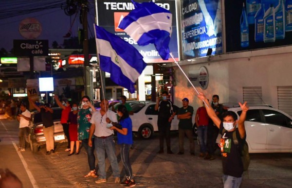 ¡Lágrimas y gratitud!: Hondureños agradecen a El Salvador por ayuda humanitaria (FOTOS)