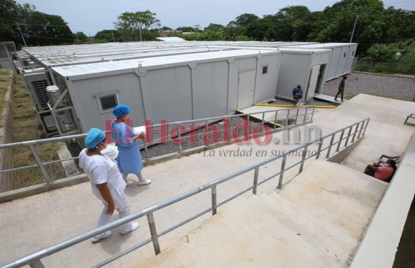 Fallas eléctricas, baños dañados y goteras: El mal estado de los vagones del módulo hospitalario de Choluteca (FOTOS)