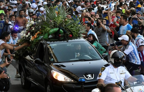 Entre el caos y la tristeza, Argentina y el mundo dan su 'último adiós' al ídolo Maradona (FOTOS)