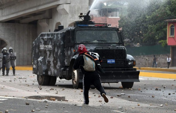 Violencia y represión en manifestación de simpatizantes de Alianza de Oposición