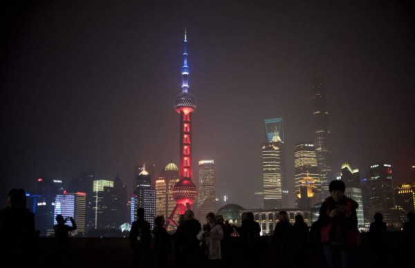 El mundo se iluminan por Francia