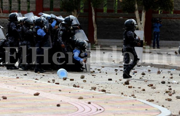 Fotos: Así terminaron quemados cuatro policías tras violento enfrentamiento con miembros del MEU