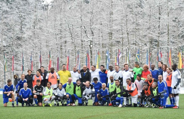 Ameno encuentro entre exjugadores disputado en la sede de la FIFA