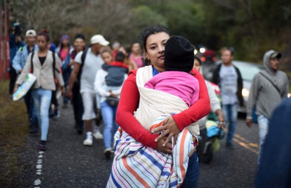 FOTOS: México bloquea ingreso de la caravana; migrantes buscan puntos ciegos