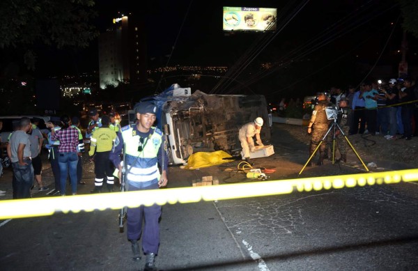 Las imágenes más estremecedoras del accidente en el bulevar FFAA