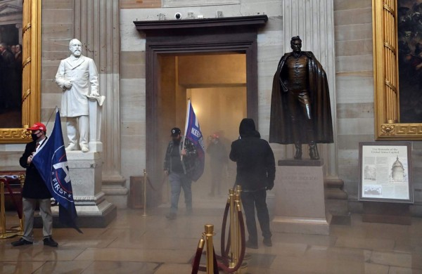 Las imágenes de la violenta invasión en el Capitolio de Estados Unidos