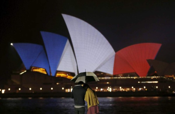 El mundo se iluminan por Francia