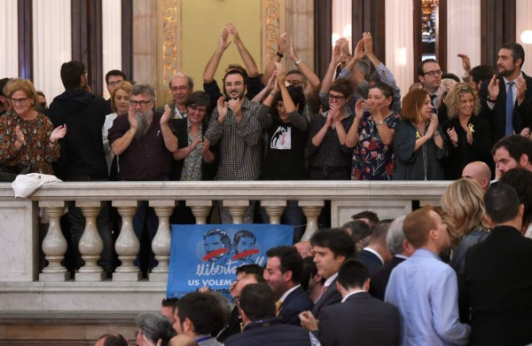 Así viven los catalanes su independencia de España, 27 días después del referéndum