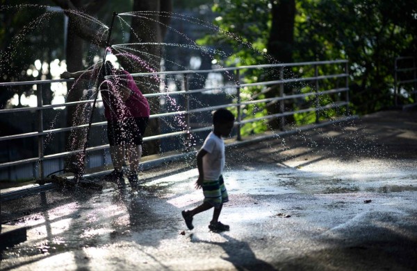 FOTOS: En ríos, balnearios o parques, estadounidenses se refrescan ante ola de calor