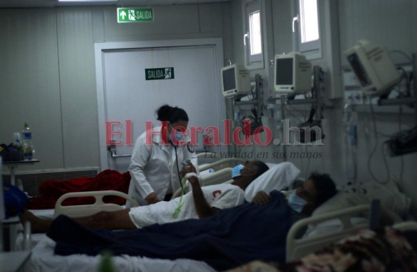 Fallas eléctricas, baños dañados y goteras: El mal estado de los vagones del módulo hospitalario de Choluteca (FOTOS)