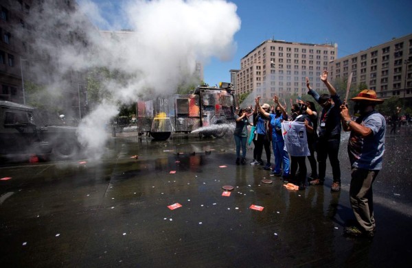 FOTOS: Chile cumple 40 días de convulsión sin lograr sacar a su gobernante