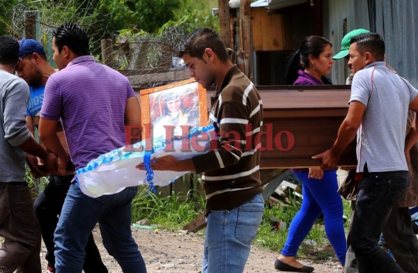 Dolorosa despedida a joven que murió por bala perdida en El Pedregal