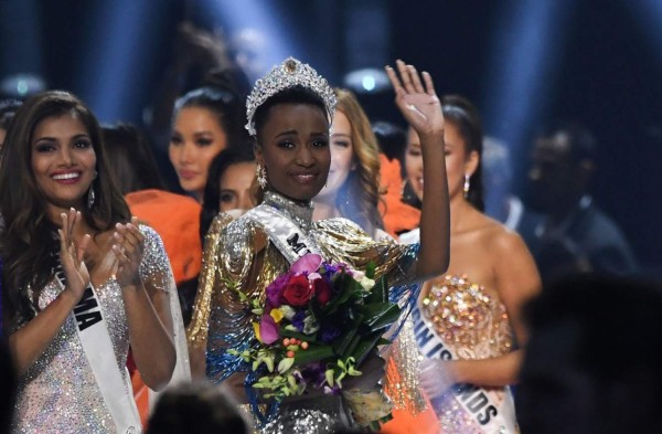 FOTOS: Llanto y emoción de Zozibini Tunzi al coronarse Miss Universo 2019