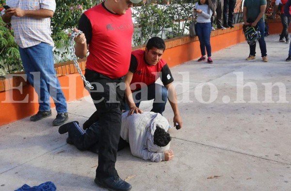 Las diez fotos más impactantes de la batalla entre universitarios y seguridad privada en la UNAH