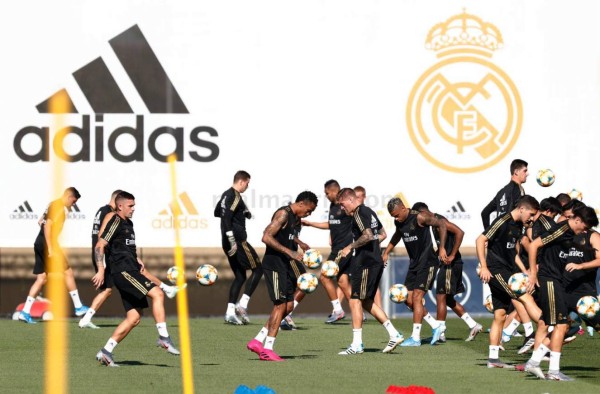 FOTOS: James Rodríguez sorprende al aparecer en el entrenamiento del Real Madrid