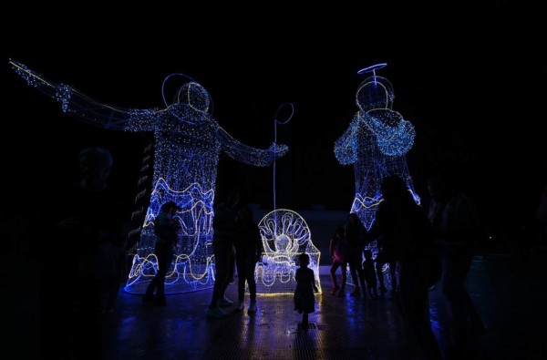 Navidad atípica en el mundo: hubo festejos sin fuegos artificiales ni abrazos (FOTOS)