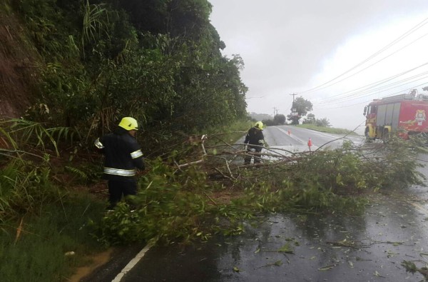 Vías interrumpidas y ríos desbordados dejan primeras lluvias en Honduras