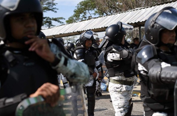 FOTOS: Caravana migrante espera; México refuerza vigilancia en la frontera sur