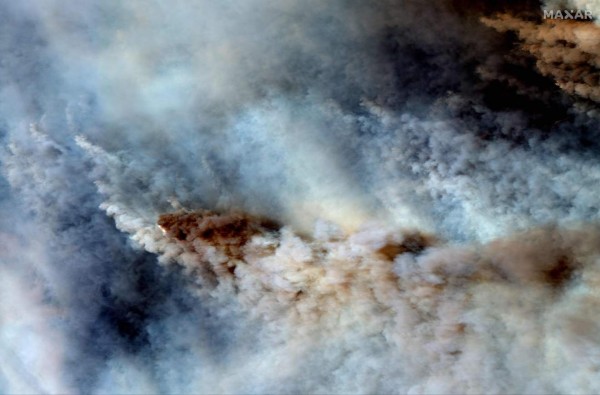 Mortíferos incendios forestales en Australia se observan desde el espacio