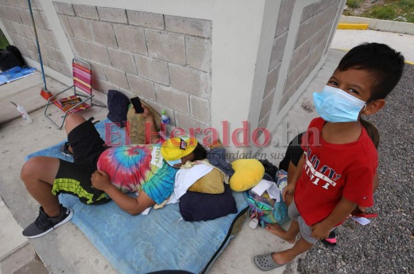 Fallas eléctricas, baños dañados y goteras: El mal estado de los vagones del módulo hospitalario de Choluteca (FOTOS)