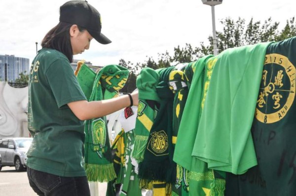 FOTOS: El bonito homenaje del Beijing Guoan al hondureño 'Pery' Martínez