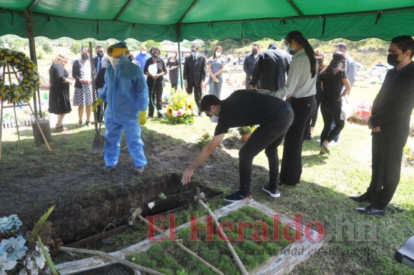 FOTOS: El desgarrador último adiós del pastor Mario Tomás Barahona