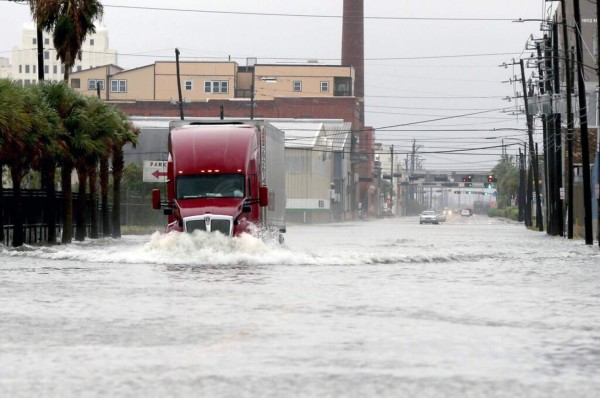 Destrozos e inundaciones por el paso de la tormenta Beta en Texas (FOTOS)