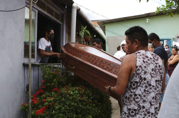 FOTOS: Países vecinos temen por evolución del Covid-19 en Brasil