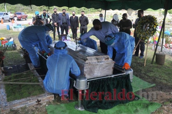 FOTOS: El desgarrador último adiós del pastor Mario Tomás Barahona