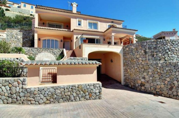 FOTOS: Brad Pitt y Angelina Jolie compran hermosa casa en España