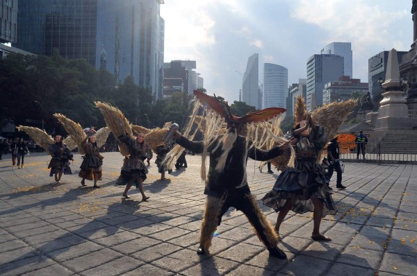 México homenajea a víctimas de terremoto en Día de Muertos