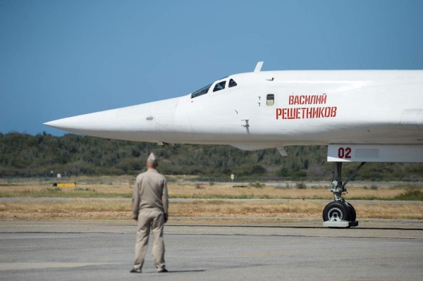 FOTOS: Los cuatro bombarderos que Rusia envió a Venezuela para defensa