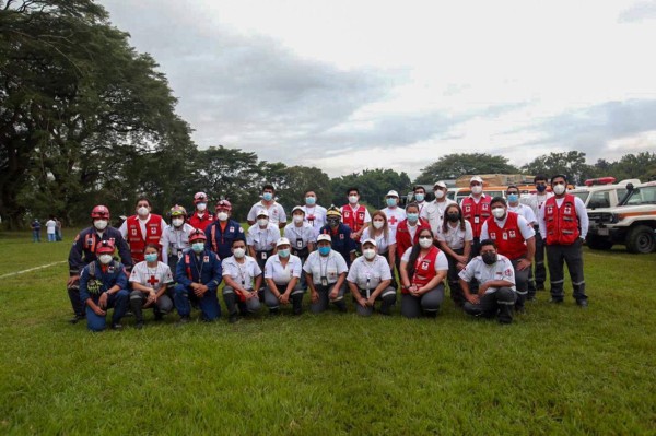 Insumos y equipo humano: La ayuda de El Salvador a Honduras por devastación de Eta