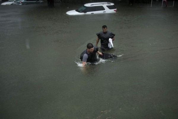 FOTOS: Harvey deja a Houston bajo agua, pero lo peor está aún por venir