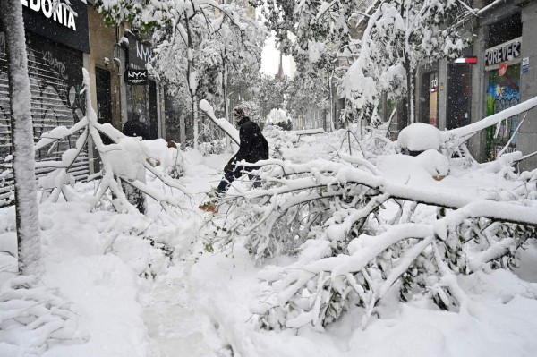 Las impactantes imágenes de la nevada más extensa del siglo que tiene en alerta a España