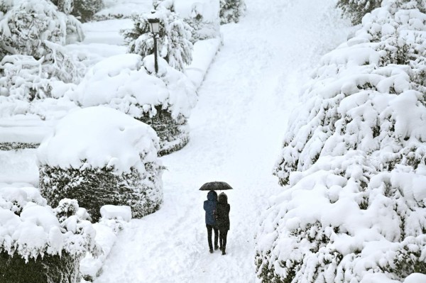 Las impactantes imágenes de la nevada más extensa del siglo que tiene en alerta a España