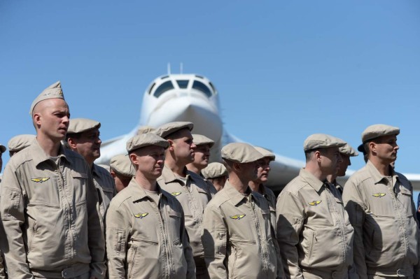 FOTOS: Los cuatro bombarderos que Rusia envió a Venezuela para defensa